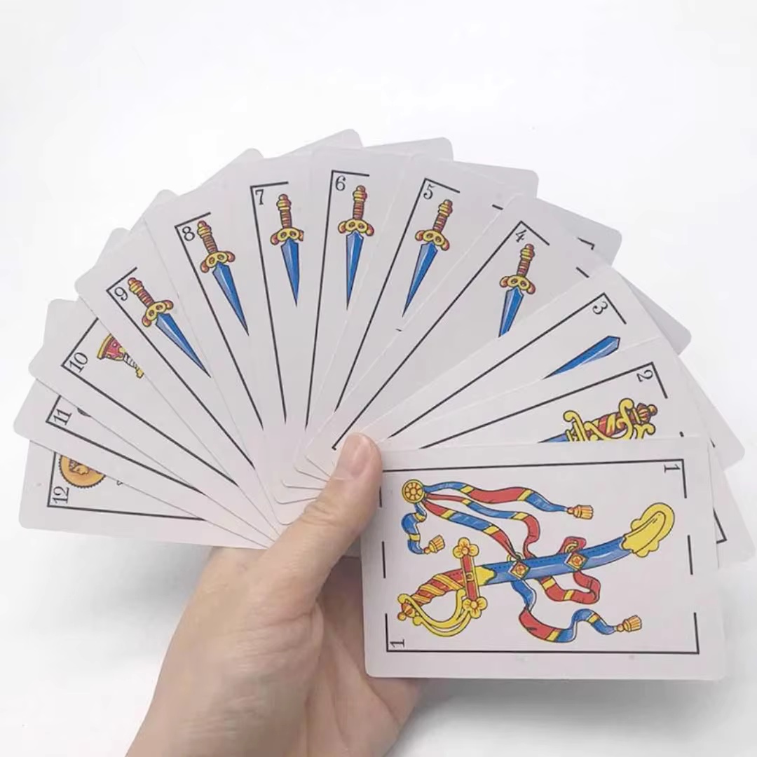 مجموعة واحدة من أوراق اللعب ال - مراجعة Party Games In Spanish وسعره